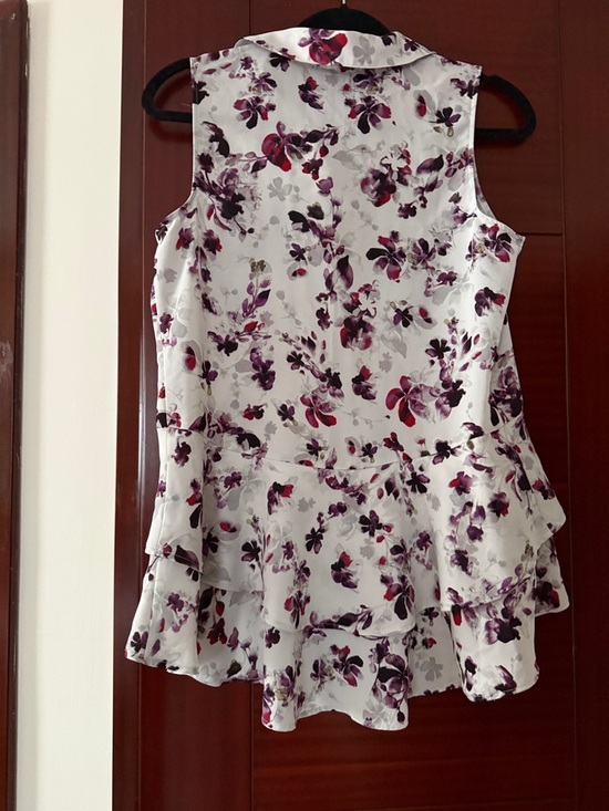 Simply Vera Vera Wang Tops - Simply Vera Vera Wang White Sleeveless Blouse with Purple Floral Print